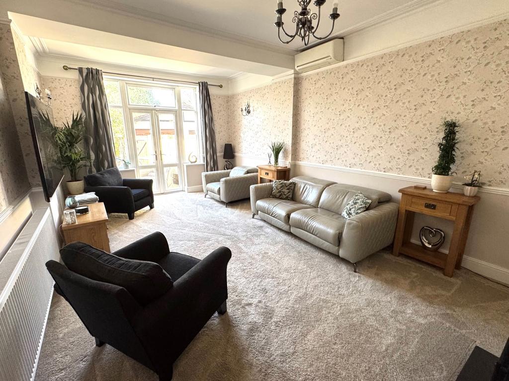 Lounge Left