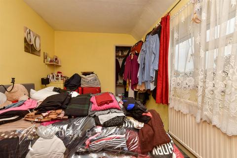 3 bedroom terraced house for sale, Clare Crescent, Leatherhead KT22