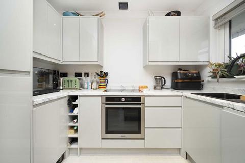 2 bedroom flat for sale, Leabank Square, London E9