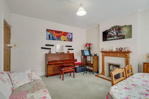 4 bedroom semi-detached house for sale, Courtfield Avenue, Harrow, HA1