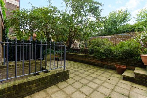 1 bedroom flat to rent, Rosebery Avenue, Finsbury, London, EC1R