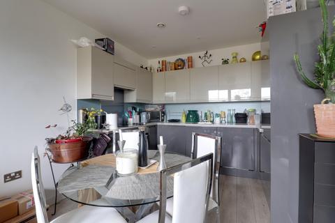 2 bedroom apartment to rent, Kings Road, Stevenage SG1