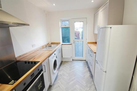 3 bedroom house to rent, Stoker Avenue, South Shields