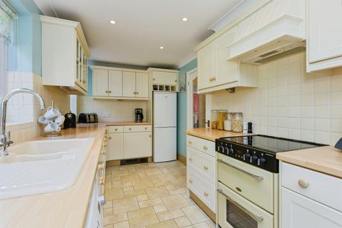 4 bedroom detached house for sale, Pennine Close, Oadby, Leicester