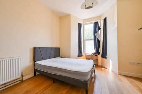 2 bedroom flat for sale, Blackstock Road, Finsbury Park, London, N4