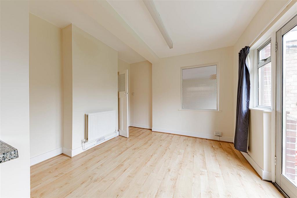 Kitchen/ Dining Room