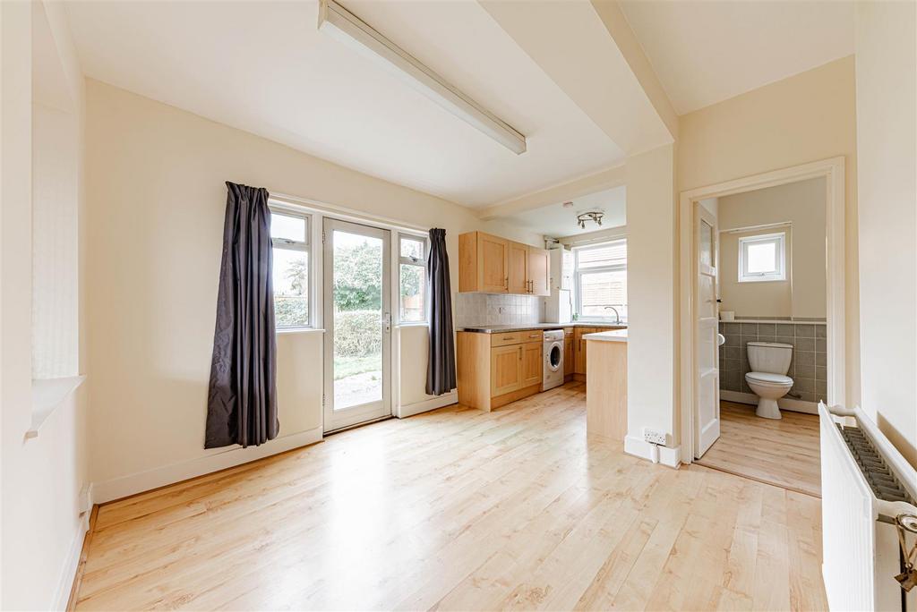 Kitchen/ Dining Room