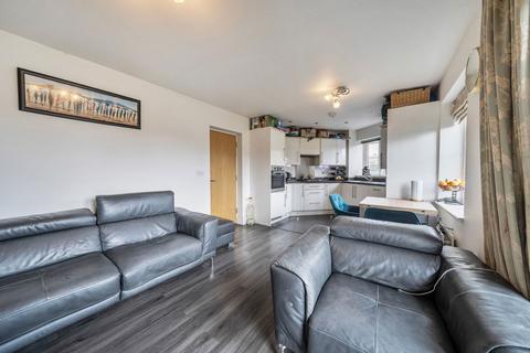 2 bedroom flat for sale, Park Avenue, Bushey WD23