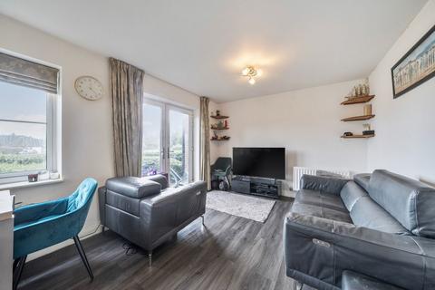 2 bedroom flat for sale, Park Avenue, Bushey WD23
