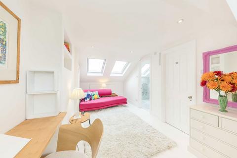 undefined, Fullerton Road, London SW18