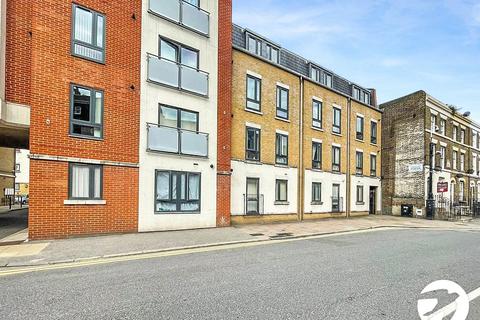 1 bedroom flat to rent, High Street, Rochester, Kent, ME1