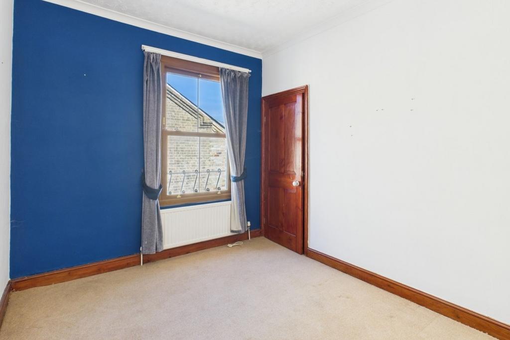 CAM02545 G0-PR0384-STILL015  Medium ...