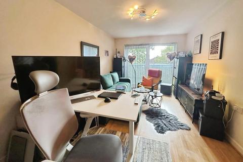 1 bedroom flat for sale, Eccles Fold, Eccles, Manchester