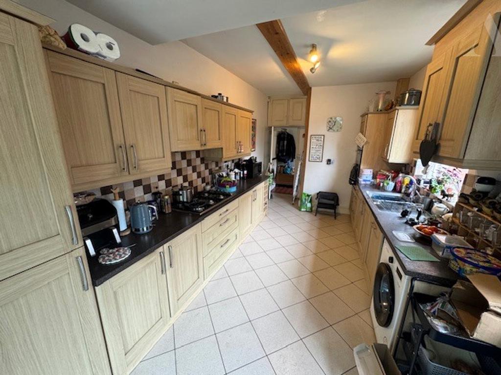 28 Vicarage Road kitchen.jpeg