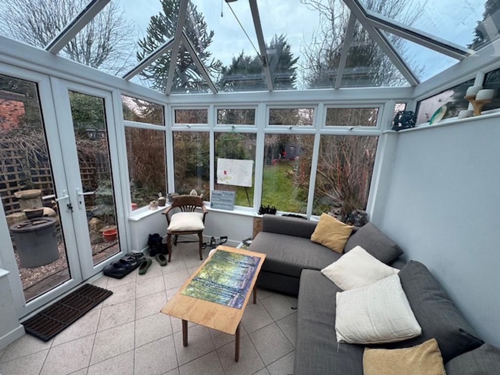 28 Vicarage Road conservatory.jpeg