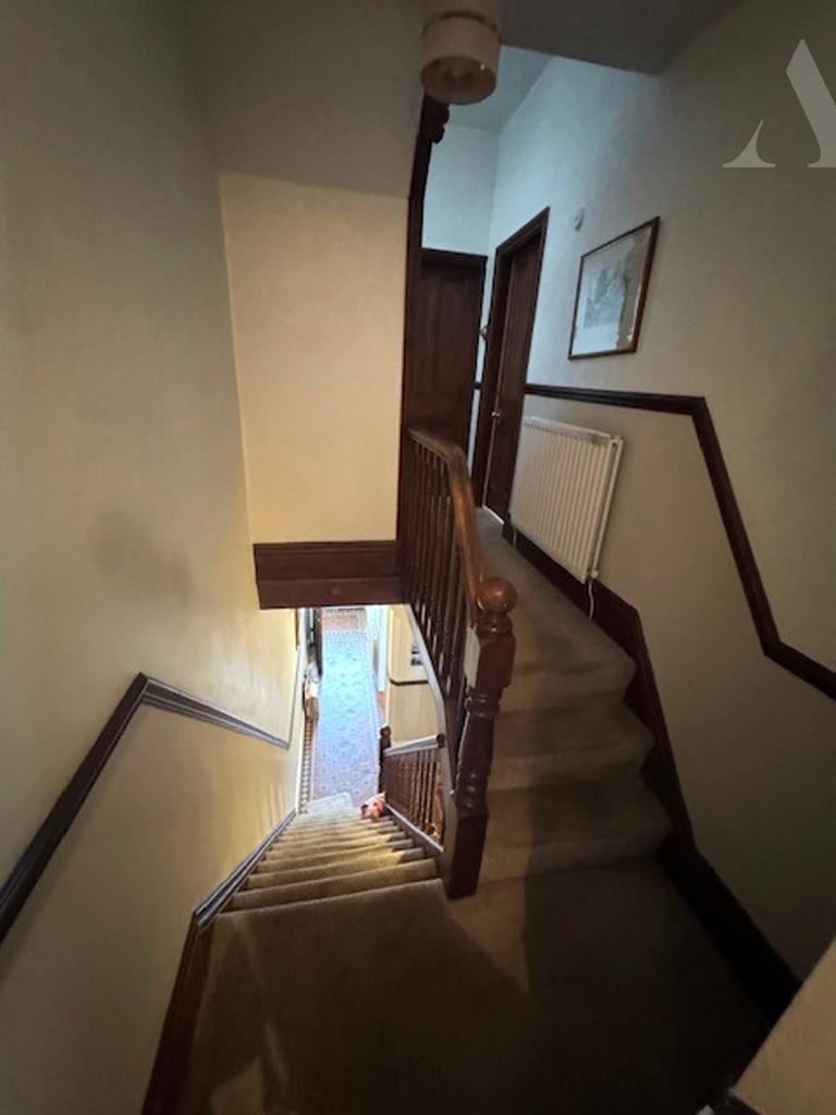28 Vicarage Road stair case.jpeg