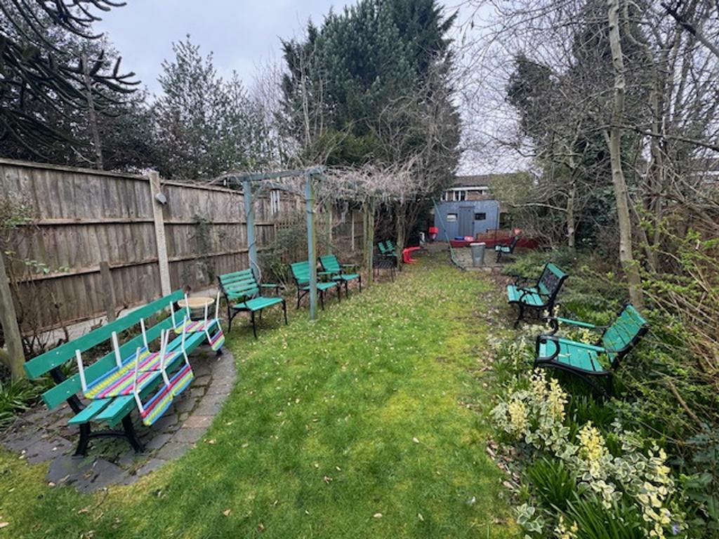 28 Vicarage Road garden x 2.jpeg