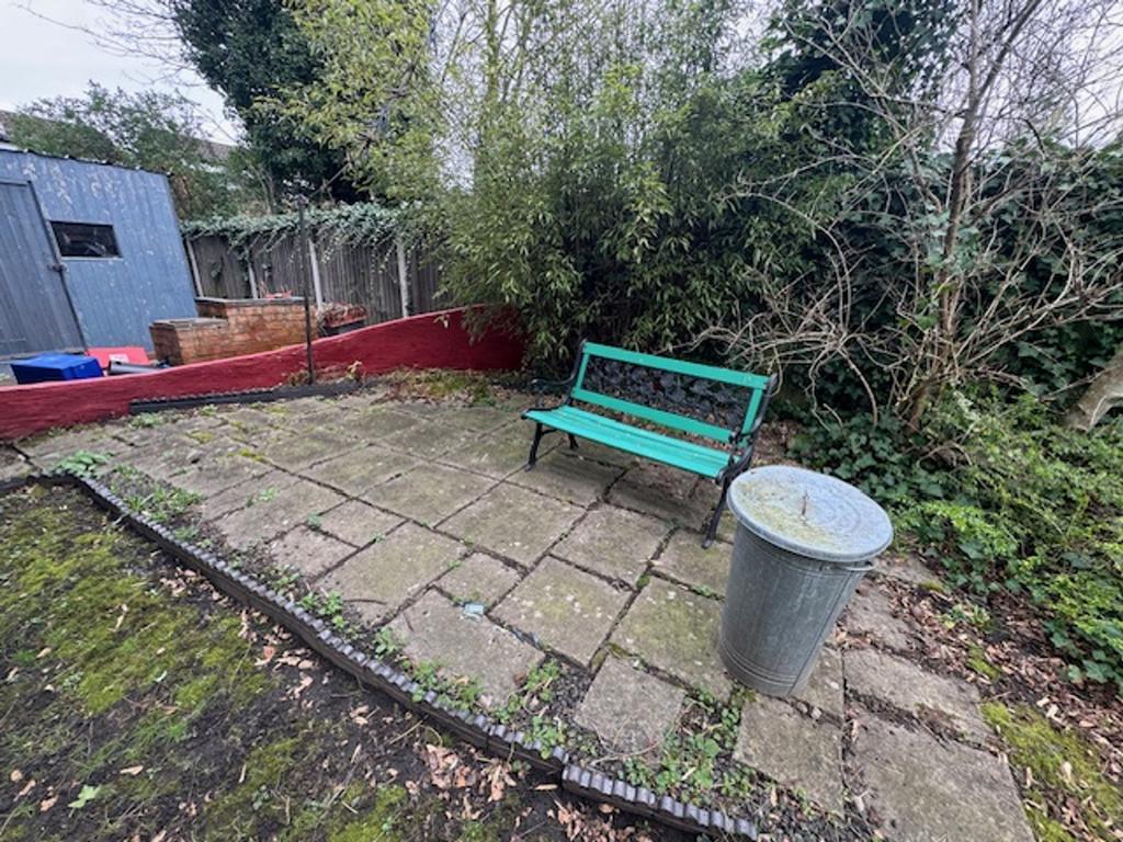 28 Vicarage Road garden x 3.jpeg