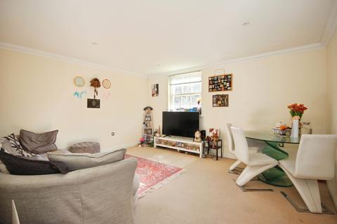 2 bedroom flat for sale, John Cullis Gardens, Leamington Spa, Warwickshire, CV32