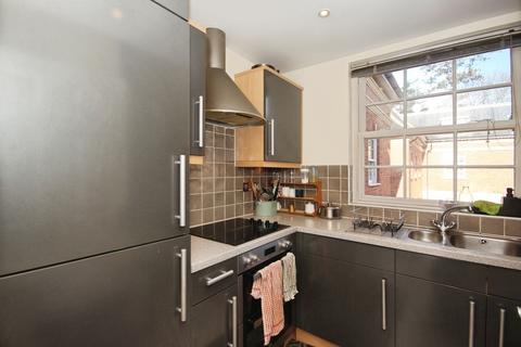 2 bedroom flat for sale, John Cullis Gardens, Leamington Spa, Warwickshire, CV32