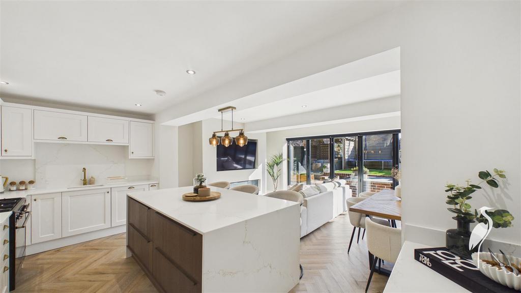 Open Plan Living/Dining & Kitchen Area