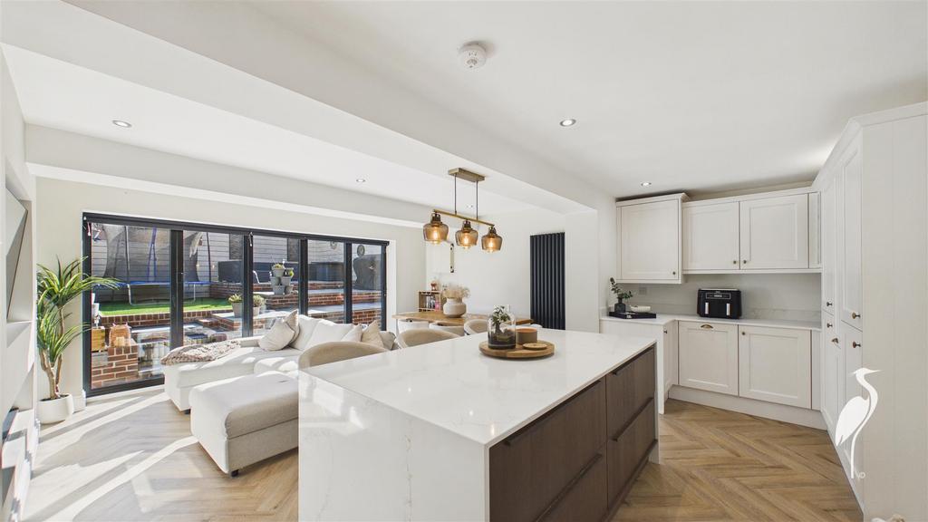 Open Plan Living/Dining & Kitchen Area