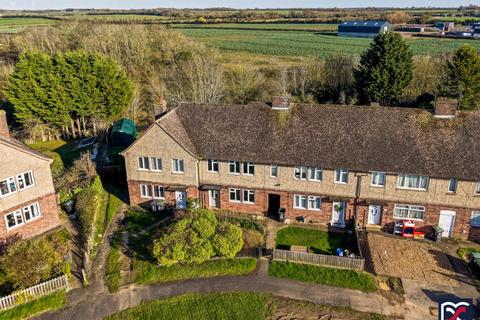 3 bedroom terraced house for sale, Headingley Road, Rushden NN10