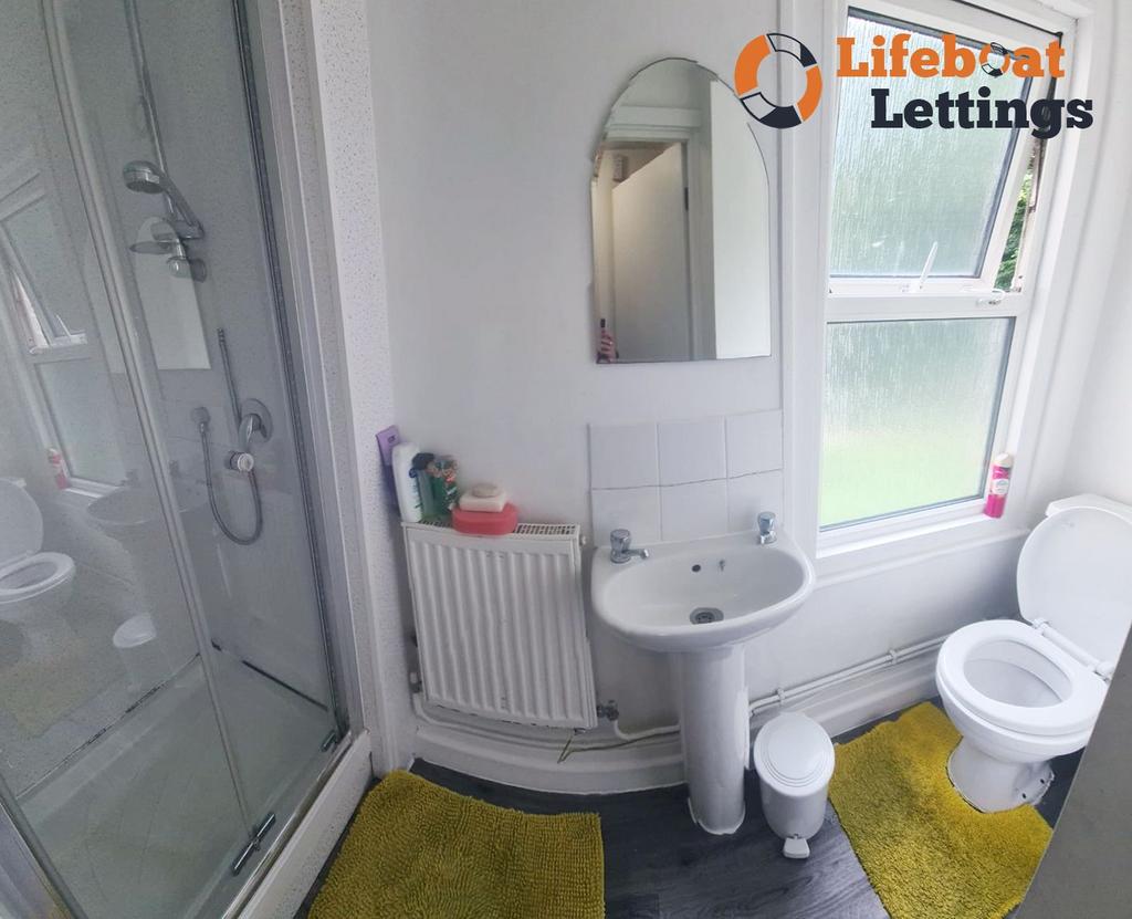 Shared shower room 1