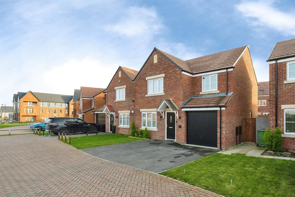4 bedroom detached house for sale