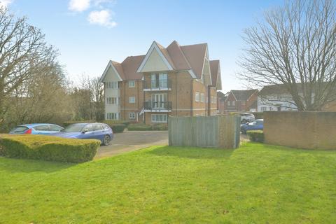 2 bedroom flat for sale, Brisley Close, Kingsnorth, Ashford, Kent, TN23
