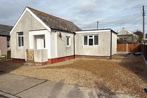 3 bedroom bungalow to rent, Essex Avenue, Jaywick, Clacton-on-Sea