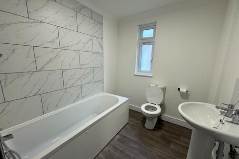 3 bedroom bungalow to rent, Essex Avenue, Jaywick, Clacton-on-Sea