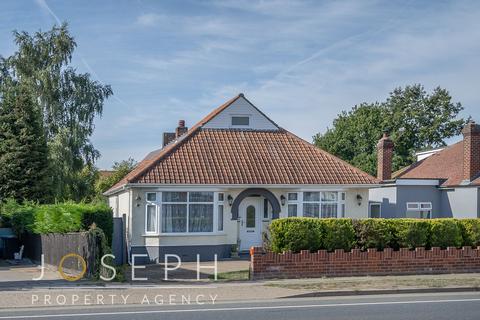 3 bedroom detached bungalow for sale, Felixstowe Road, Ipswich, IP3