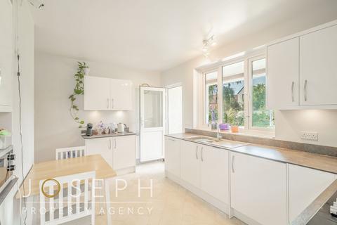 3 bedroom detached bungalow for sale, Felixstowe Road, Ipswich, IP3