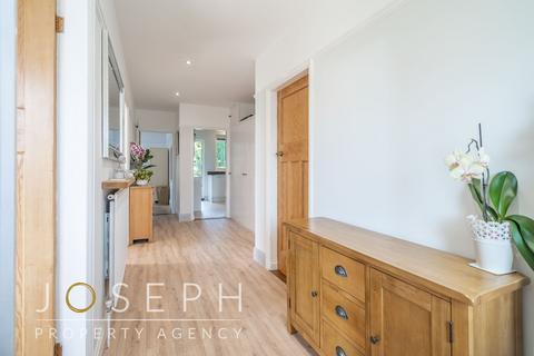 3 bedroom detached bungalow for sale, Felixstowe Road, Ipswich, IP3