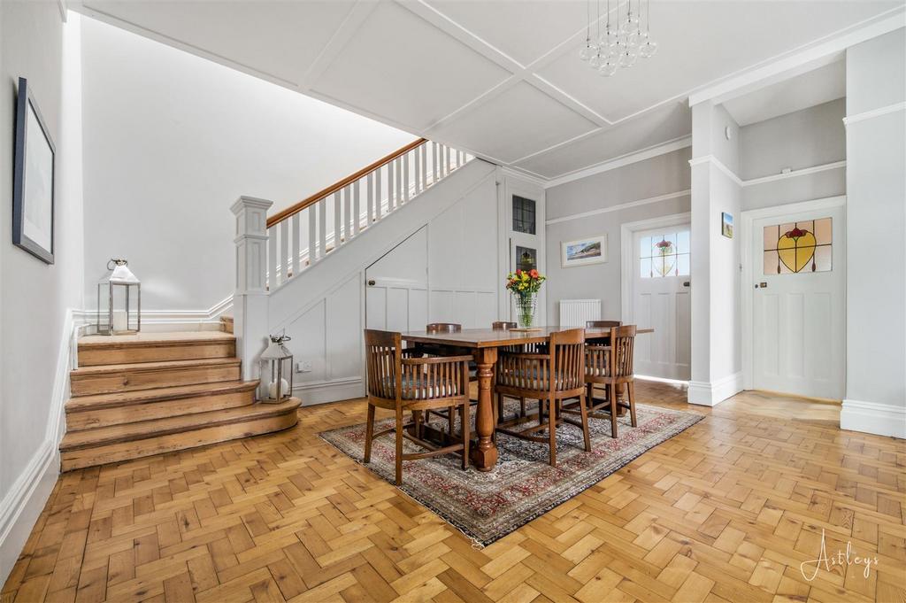 Entrance Hall/Dining Room