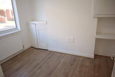 3 bedroom terraced house to rent, Eastleigh Road, Leicester LE3