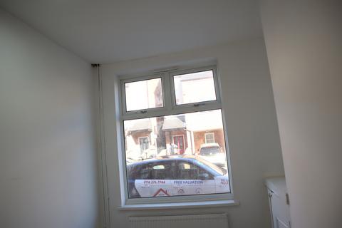 3 bedroom terraced house to rent, Eastleigh Road, Leicester LE3