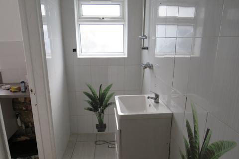 3 bedroom semi-detached house to rent, New Road, Bedfont, Feltham TW14