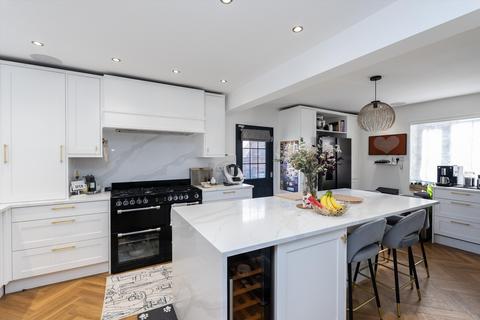 Evelyn Way, Stoke d'Abernon, Cobham, Surrey KT11