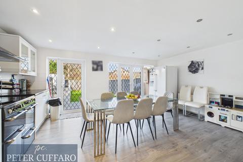 3 bedroom semi-detached house for sale, Durham Close, Ware SG12