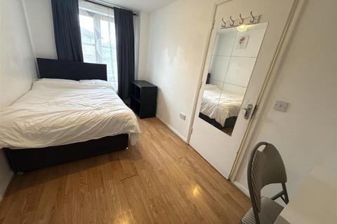 1 bedroom in a house share to rent, Chalkhill Road, Wembley