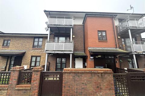1 bedroom in a house share to rent, Chalkhill Road, Wembley