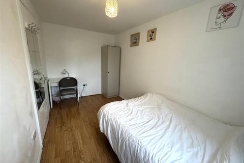 1 bedroom in a house share to rent, Chalkhill Road, Wembley