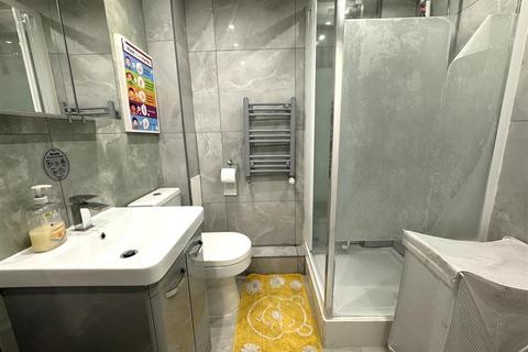 1 bedroom in a house share to rent, Chalkhill Road, Wembley