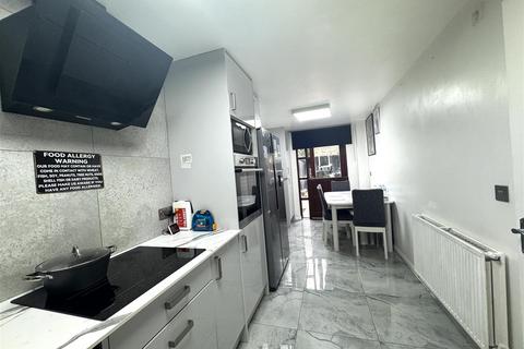 1 bedroom in a house share to rent, Chalkhill Road, Wembley