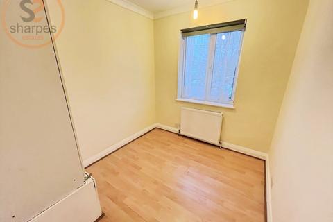 undefined, Room 4, Beddington Lane, Croydon, Greater London