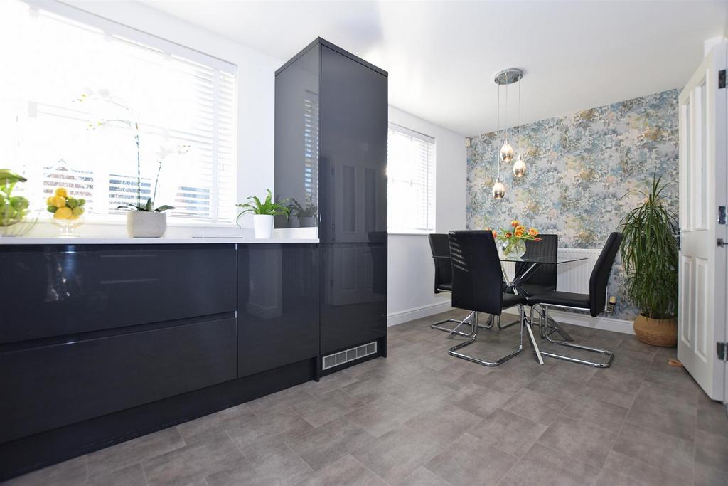 Kitchen/Breakfast Room
