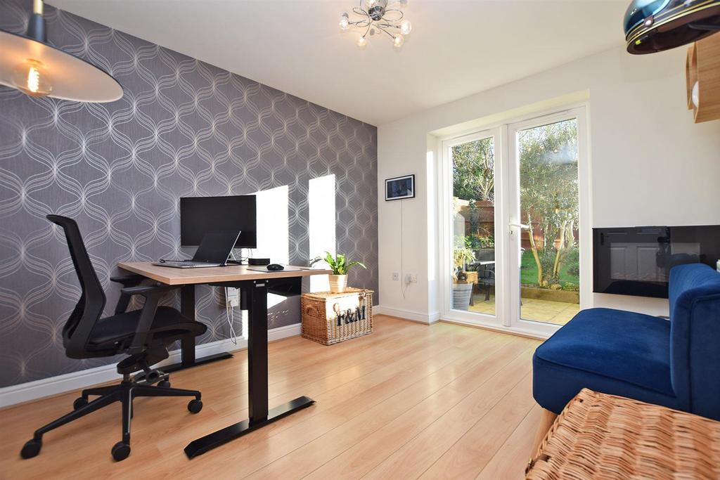 Bedroom/Office