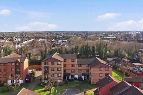 1 bedroom flat for sale, Burnham Gardens, Croydon CR0